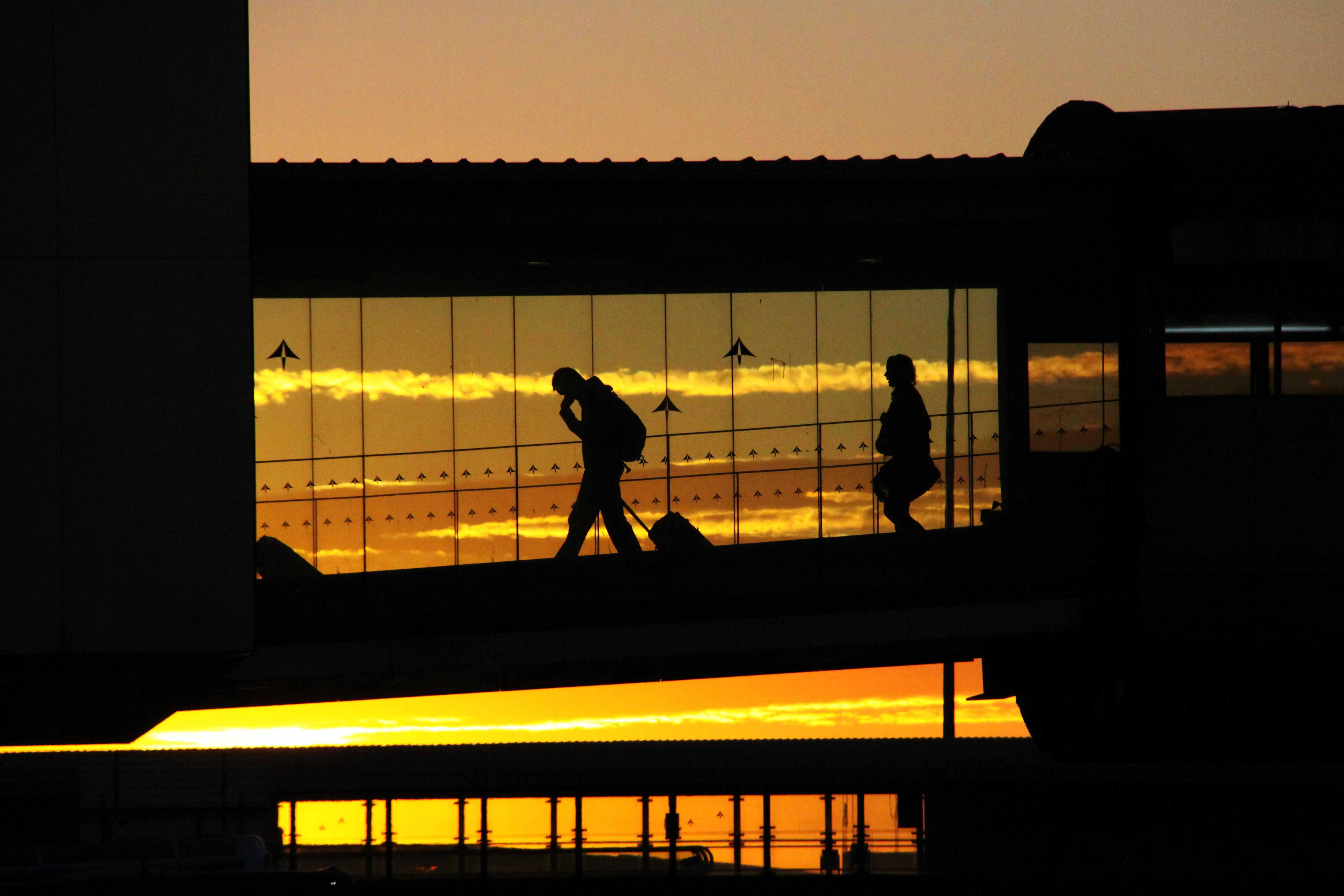 Tensión en El Prat tras setenta vuelos cancelados