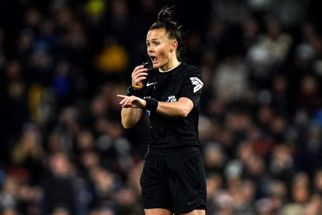 Rebecca Walch, arbitra inglesa durante un partido de Premier League / Foto: Europa Press Rebecca Walch, arbitra inglesa durante un partido de Premier League / Foto: Europa Press