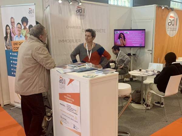 L'oficina d'Adil Paris atent a arrendadors i llogaters L'oficina d'Adil Paris atent a arrendadors i llogaters