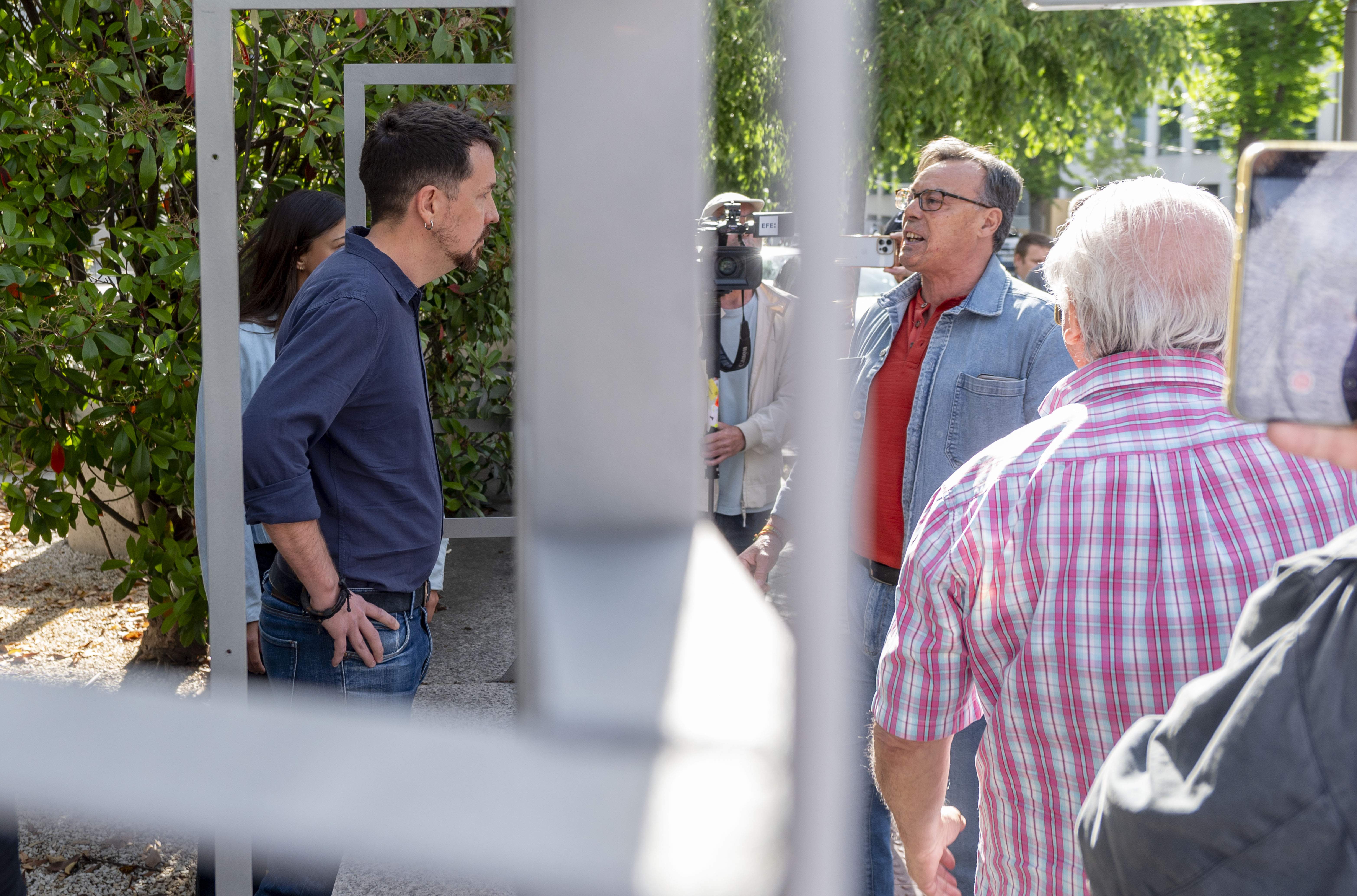 Pablo Iglesias denuncia a los hombres que lo increparon en la puerta de los juzgados