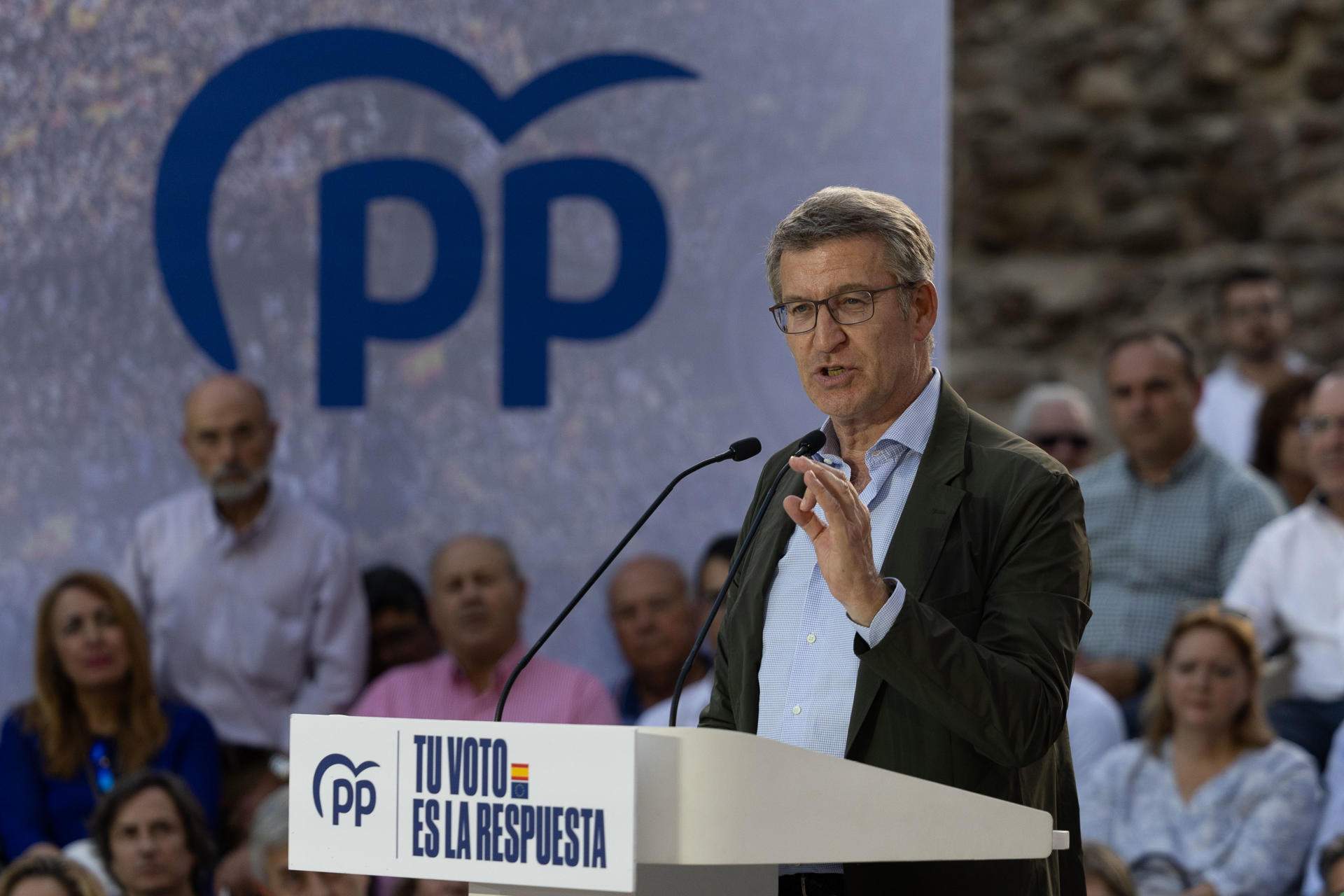 Feijóo, a la caza del voto de Vox: critica el “menosprecio” de Abascal y clama contra la “dispersión del voto”