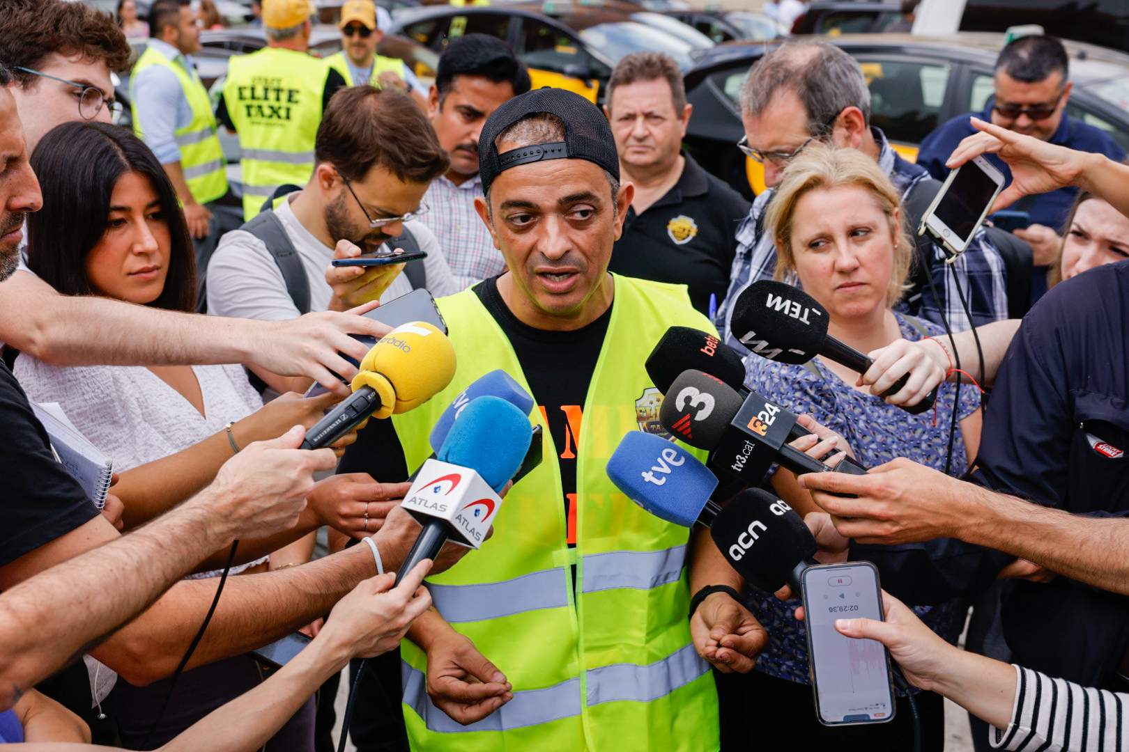 Tito Álvarez, el carismàtic líder del sindicat del taxi de Barcelona, s'aparta per un problema mèdic