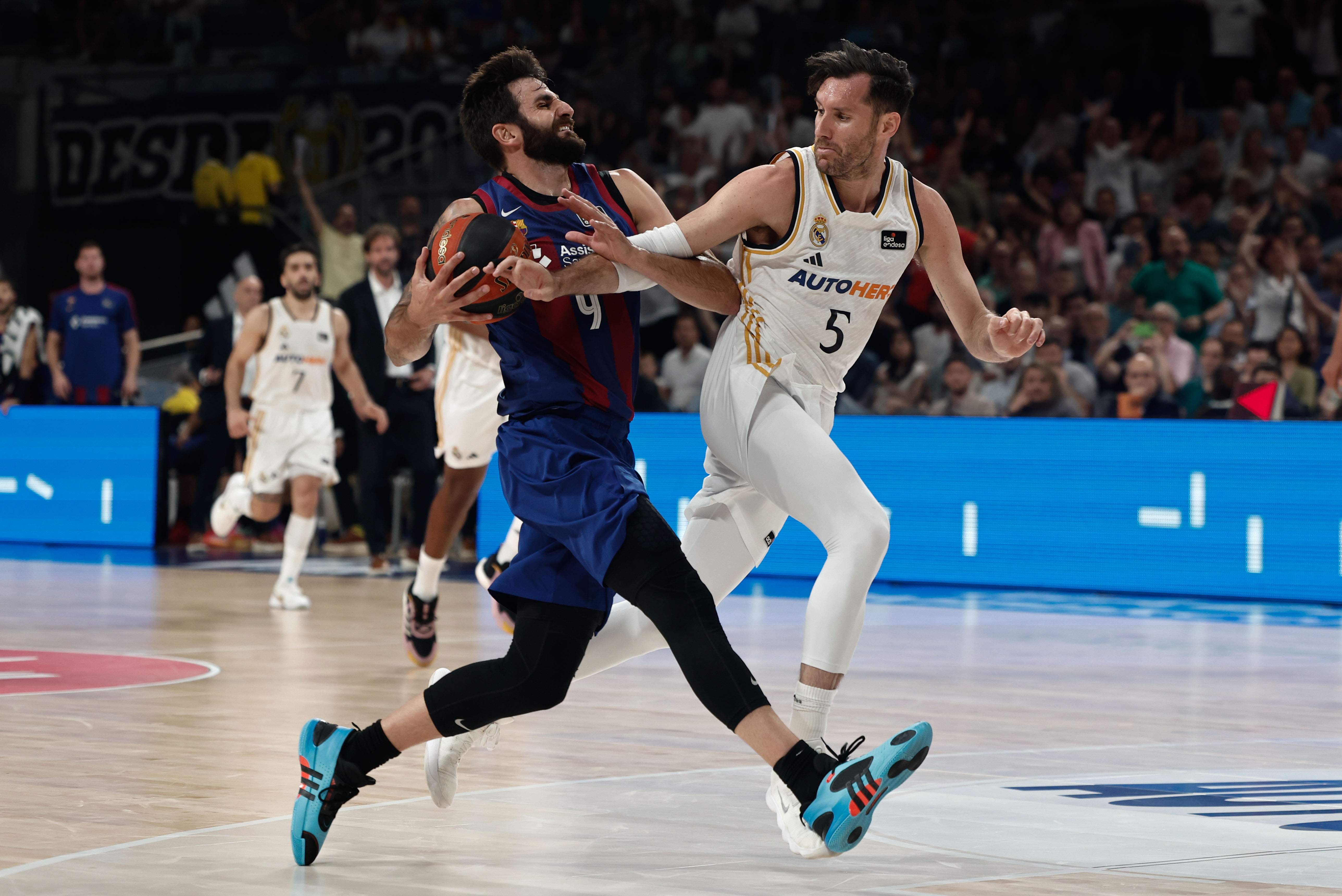 Un Madrid letal en el triple supera el Barça en el primer duel de les semifinals de la Lliga Endesa (97-78)