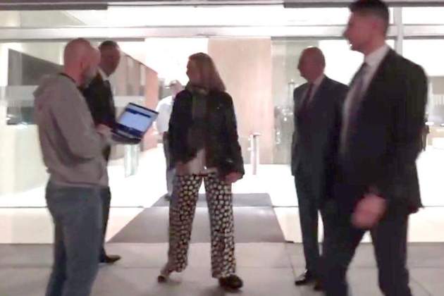 infanta elena reapareix amb una bota ortopédica infanta elena reapareix amb una bota ortopédica