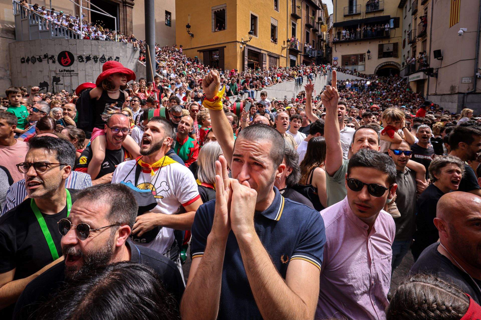 Salvador Illa, rebut amb xiulets i crits d'"independència" a la Patum | VÍDEO