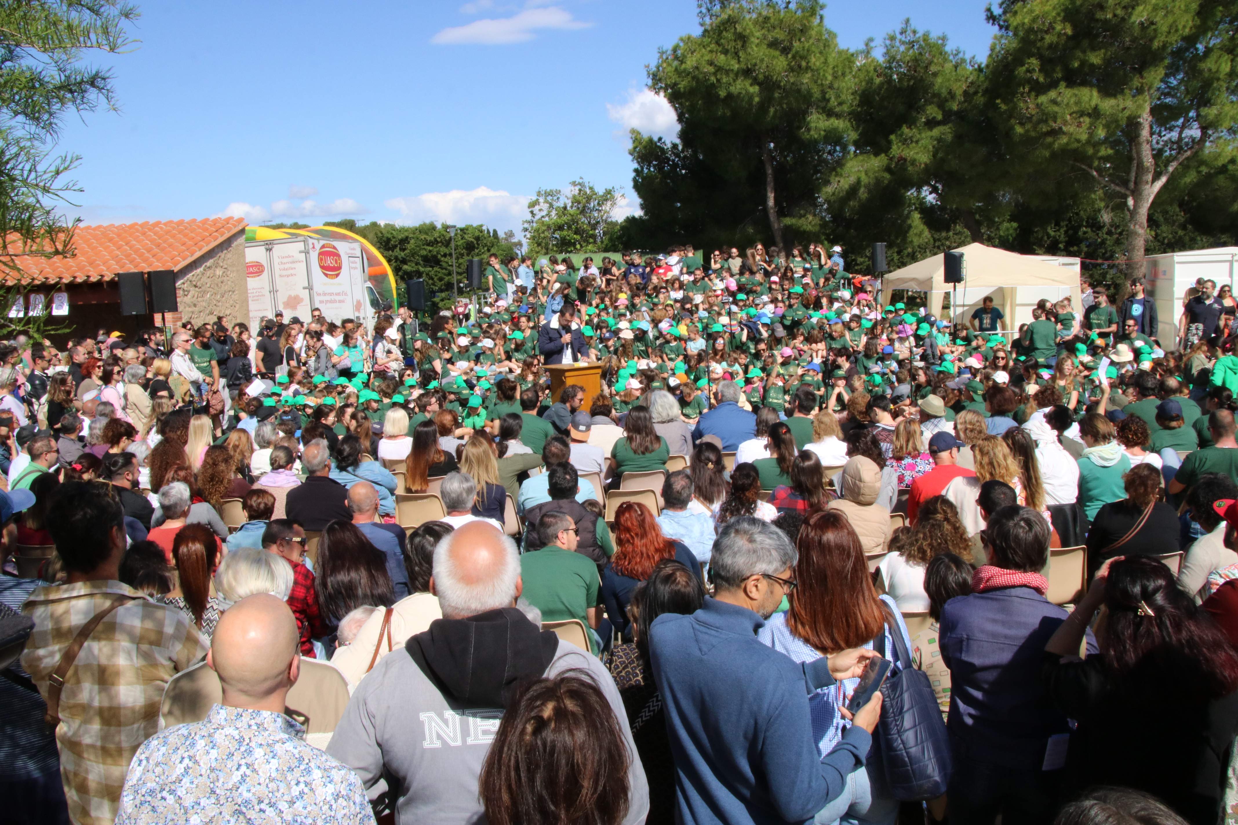 Centenares de familias reclaman la oficialidad del catalán en el estado francés durante la 19.ª Bressolada