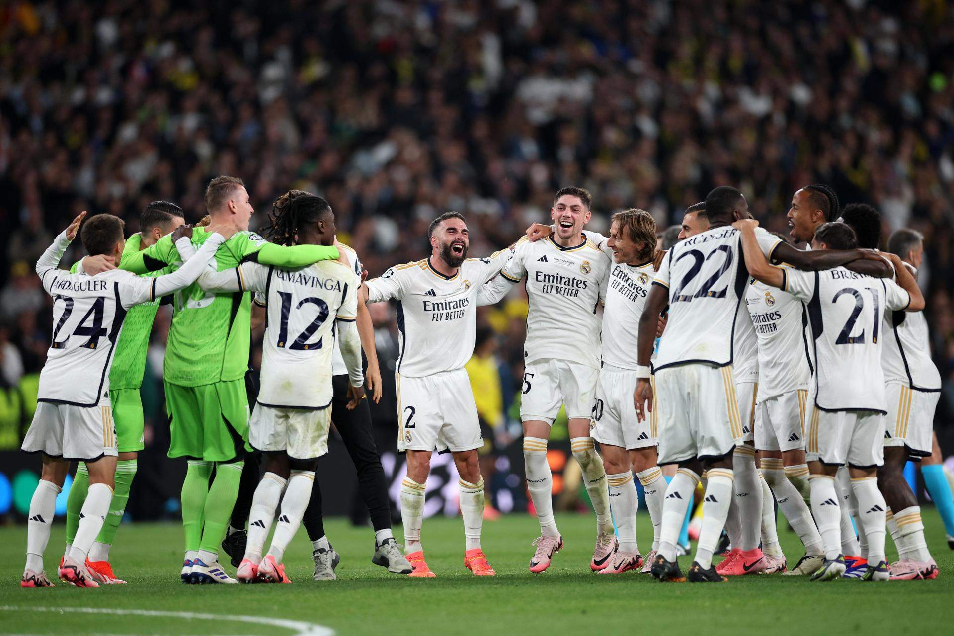 Los jugadores del Real Madrid celebran la decimoquinta EFE