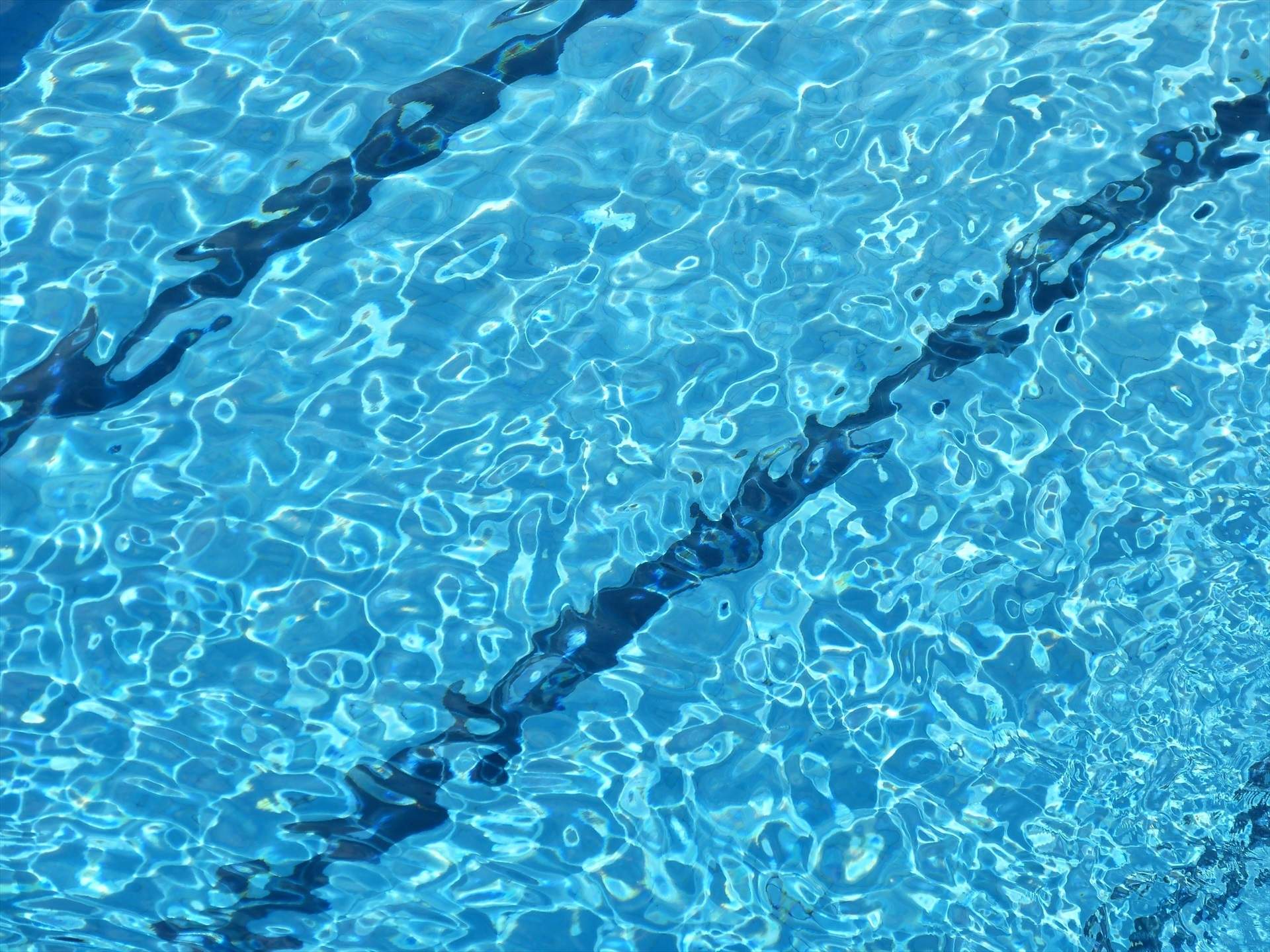 Piscinas y agua en bares y restaurantes, gratis: la receta de los Comuns para combatir el calor