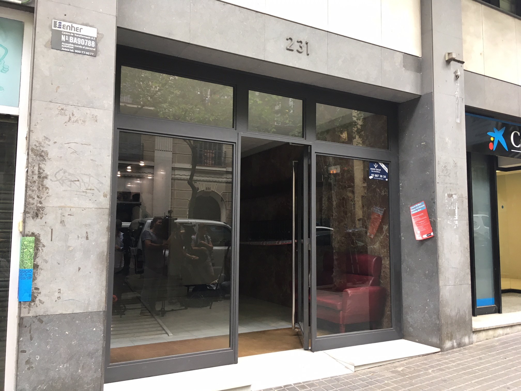 Encuentran un bebé muerto en la escalera de un edificio de Gracia, en Barcelona