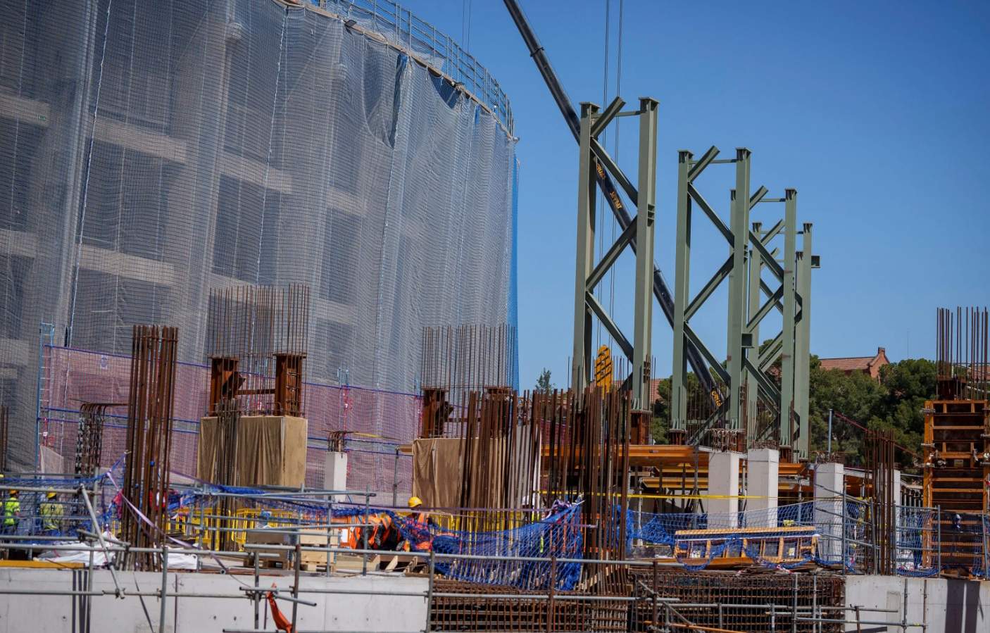 Freno en las obras del Camp Nou: los vecinos fuerzan la retirada del pacto de horarios nocturnos