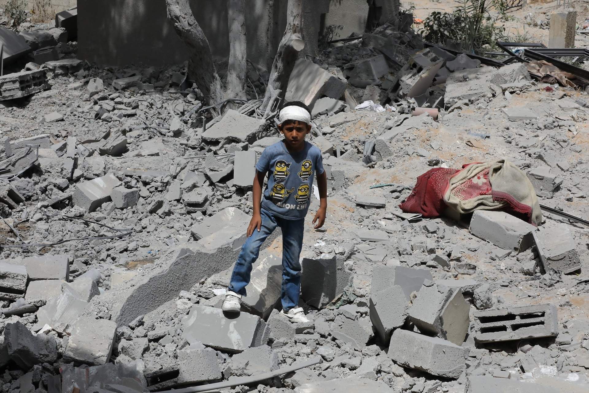 Un atac israelià contra una escola de refugiats de l'ONU deixa almenys 40 morts, entre ells 14 nens