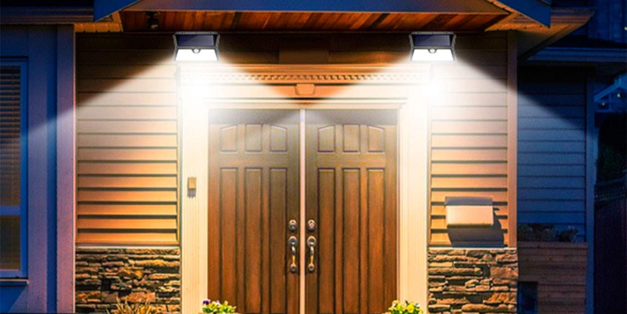 Aquest focus per il·luminar l'exterior sense gastar 1 euro en electricitat arrasa a tot Espanya