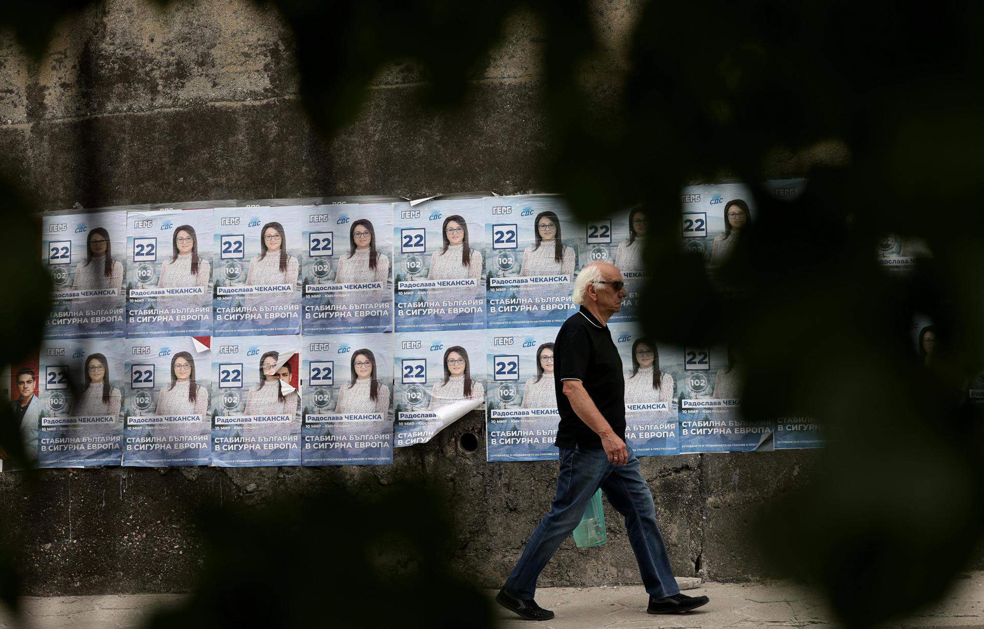 Doble elecció a Bulgària: trien un nou Parlament per sisè cop en tres anys i també voten a Europa