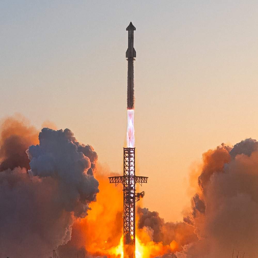 Space X d’Elon Musk aconsegueix un gran èxit portant el megacoet 'Starship' de retorn a la Terra