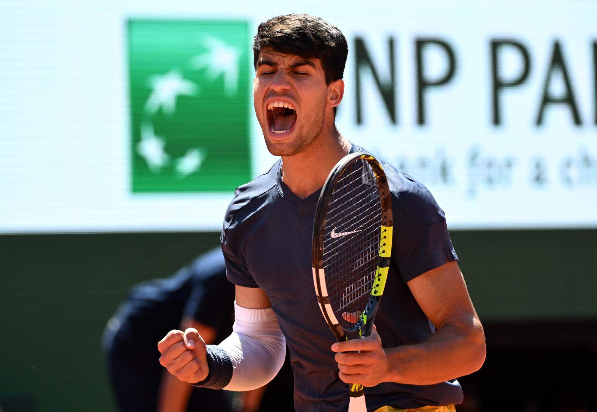 Un Carlos Alcaraz tenaç ressuscita contra Sinner i accedeix a la final de Roland Garros