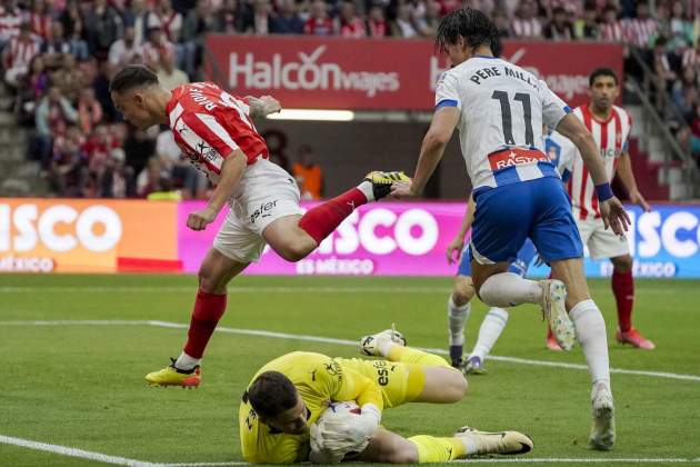 Pere Milla durante el Sporting de Gijon - RCD Espanyol / Foto: EFE Pere Milla durante el Sporting de Gijon - RCD Espanyol / Foto: EFE