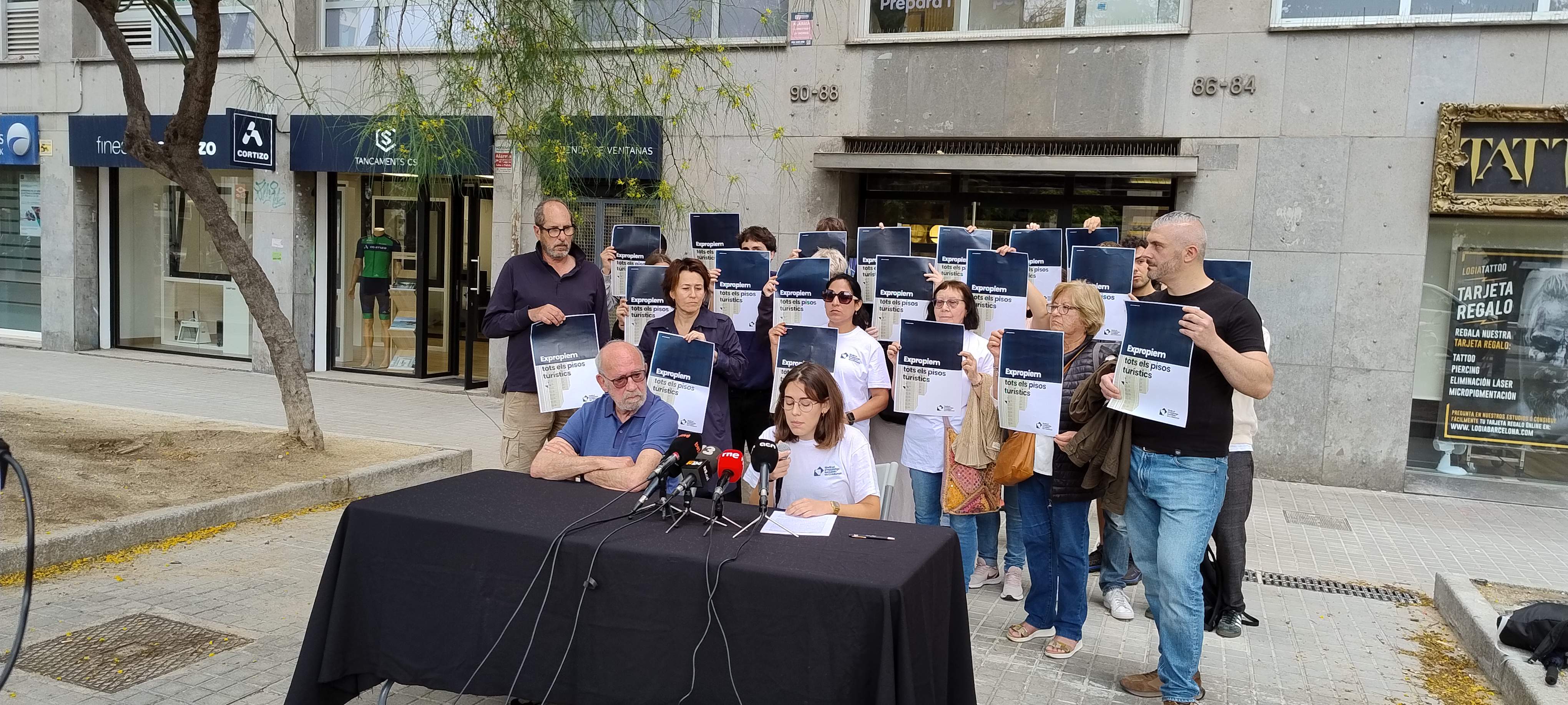 Barcelona tenants threatened by tourist flats come together in joint campaign