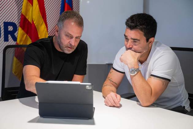 Hansi Flick y Deco trabajando en la Ciudad Deportiva del Barça / Foto: FC Barcelona Hansi Flick y Deco trabajando en la Ciudad Deportiva del Barça / Foto: FC Barcelona