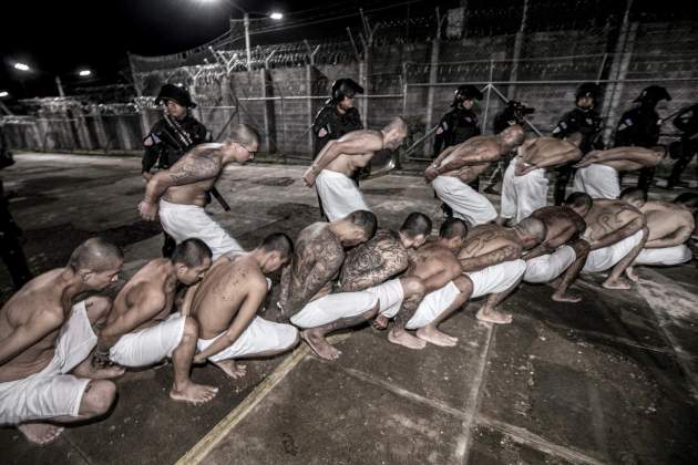 Traslado miembros bandas|lados El Salvador, megapreso / Efe Traslado miembros bandas|lados El Salvador, megapreso / Efe
