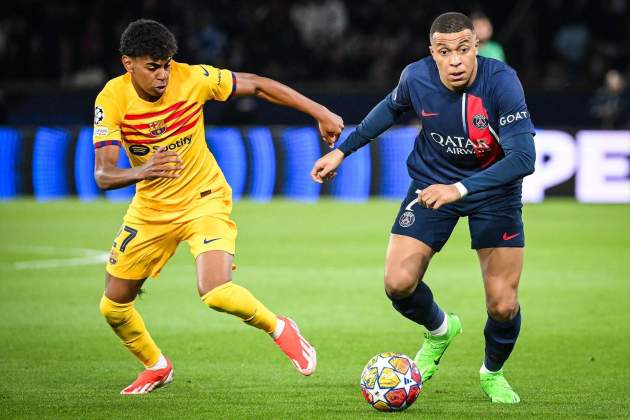 Lamine Yamal y Kylian Mbappé en acción durante un PSG - Barça / Foto: EFE Lamine Yamal y Kylian Mbappé en acción durante un PSG - Barça / Foto: EFE