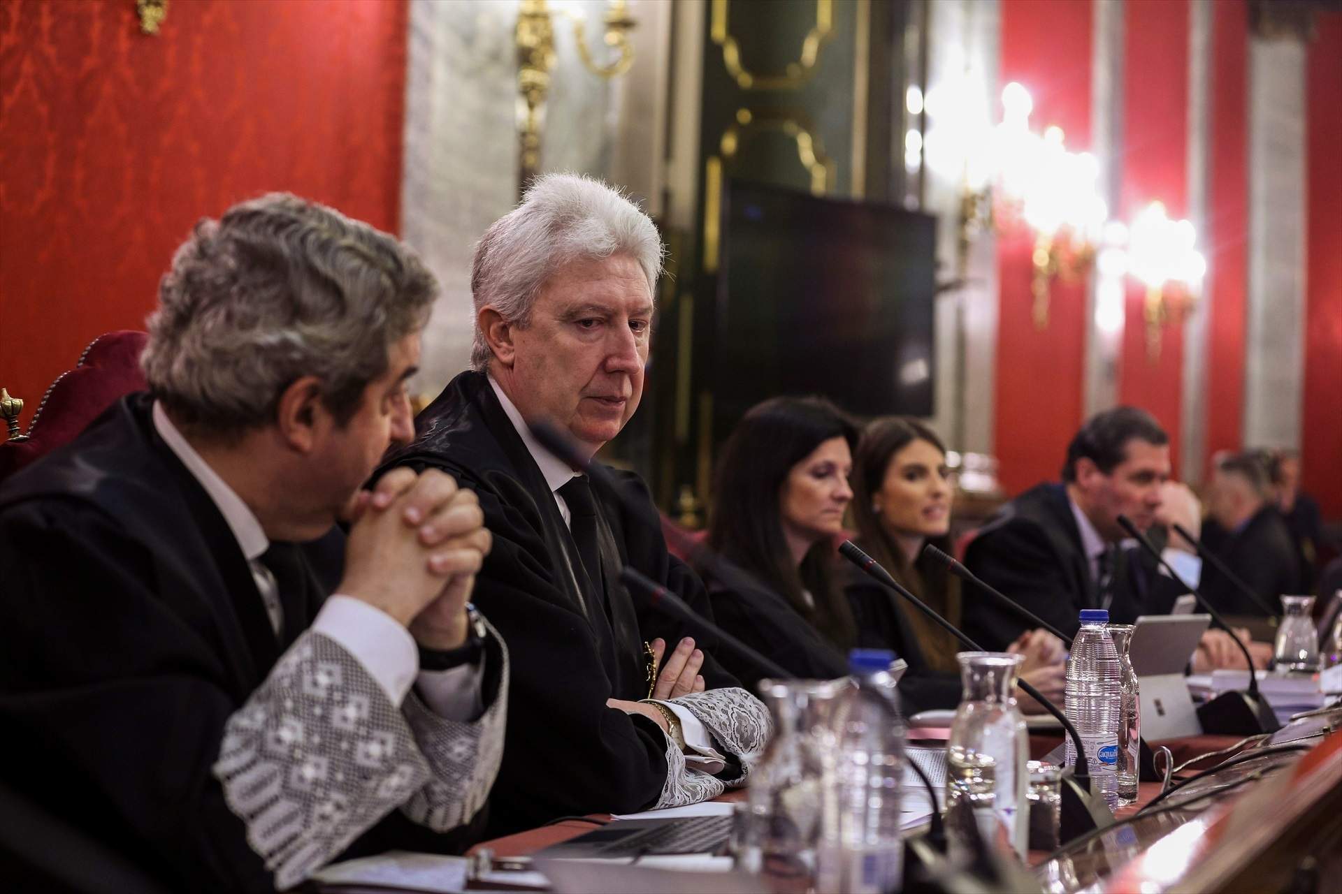 Spanish prosecutors again defy their superior over amnesty and Tuesday showdown meeting is called