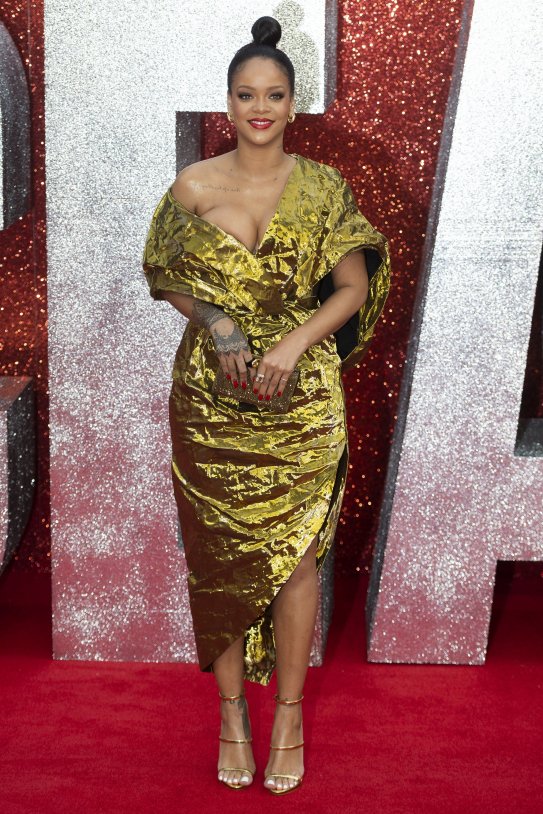 Rihanna vestido dorado 4 EFE