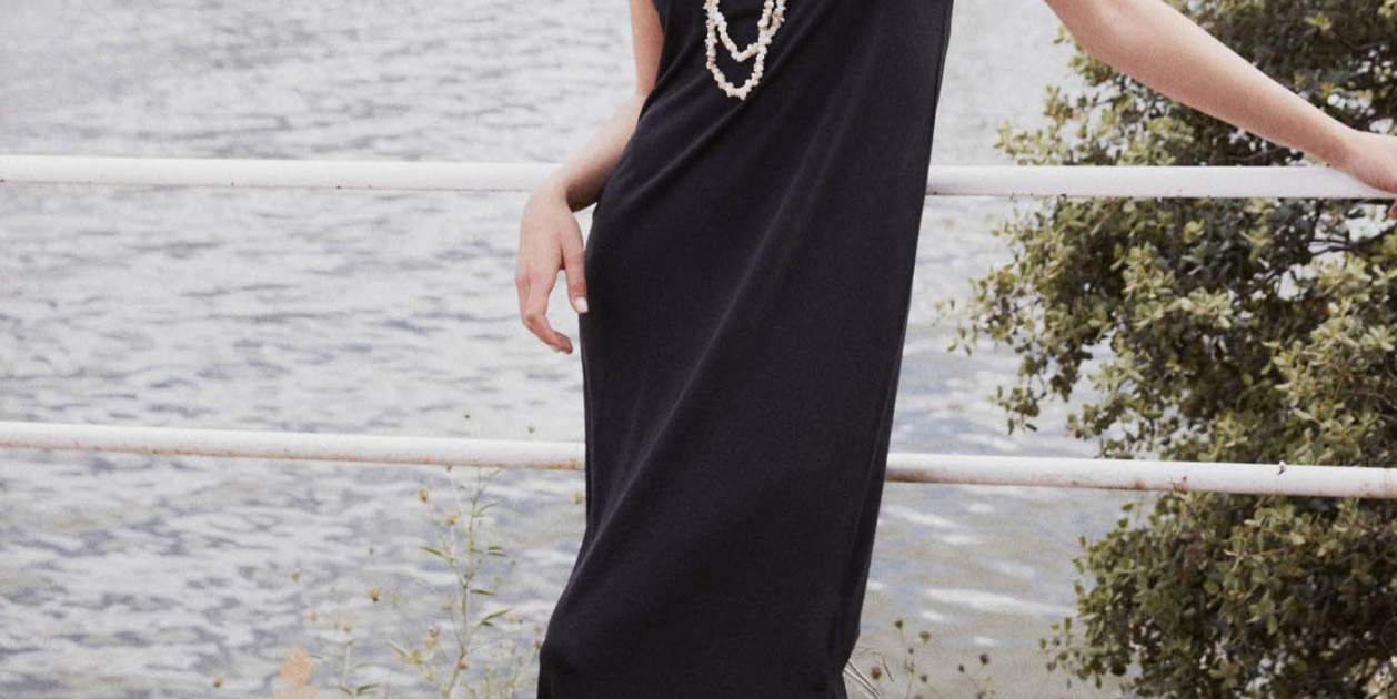 En elegante color negro. En elegante color negro.