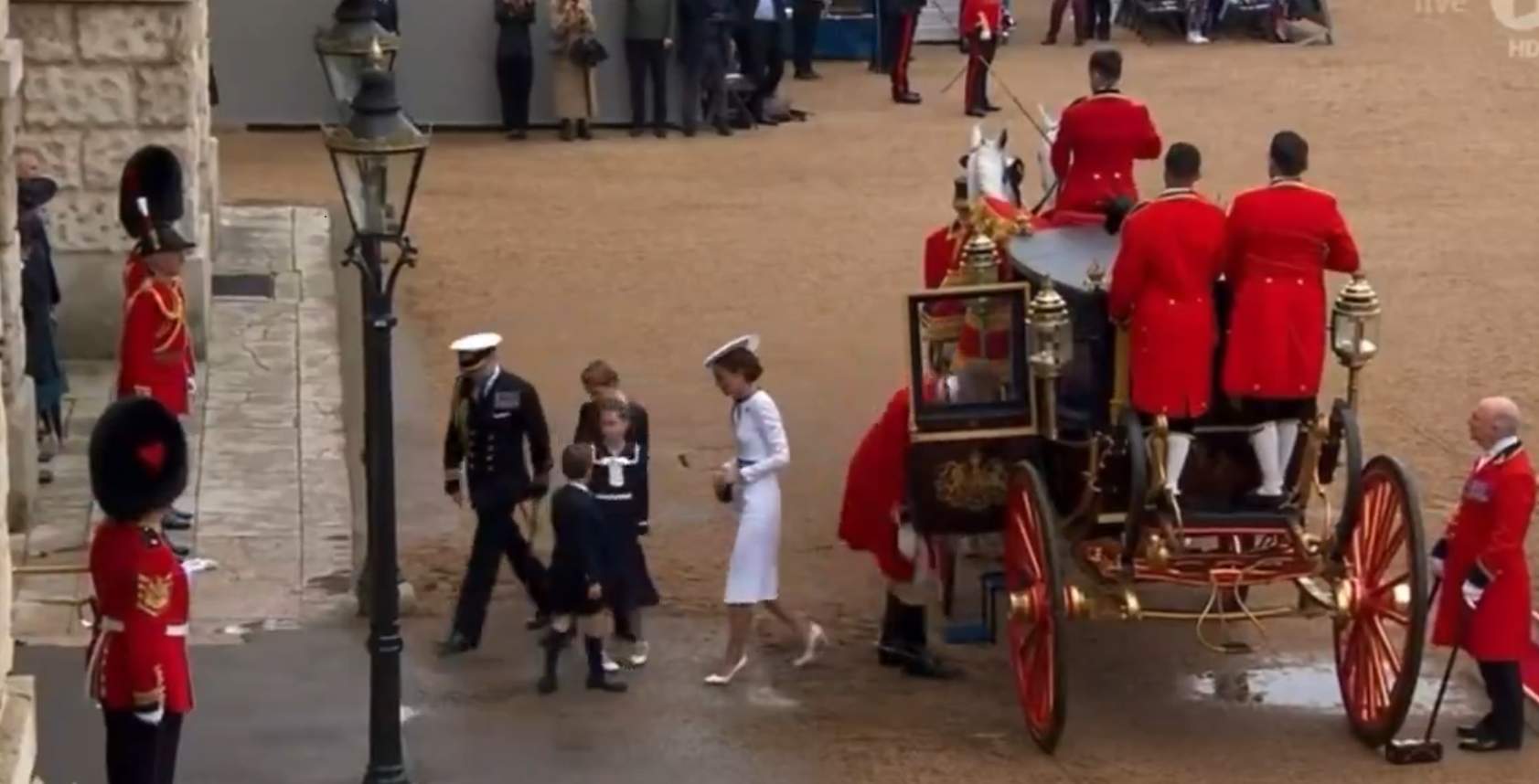 Kate Middleton baixa del carruatge Kate Middleton baixa del carruatge