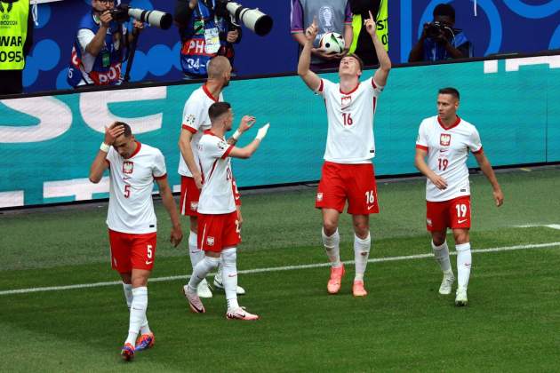 Buksa celebrando su gol ante Países Bajos EFE Buksa celebrando su gol ante Países Bajos EFE