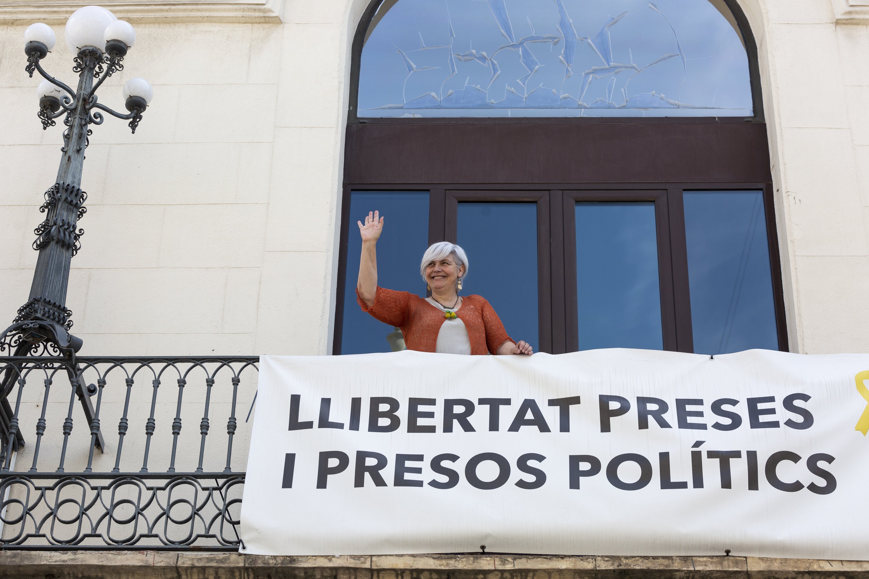 El nou alcalde de Badalona traurà la pancarta pels presos de l'Ajuntament