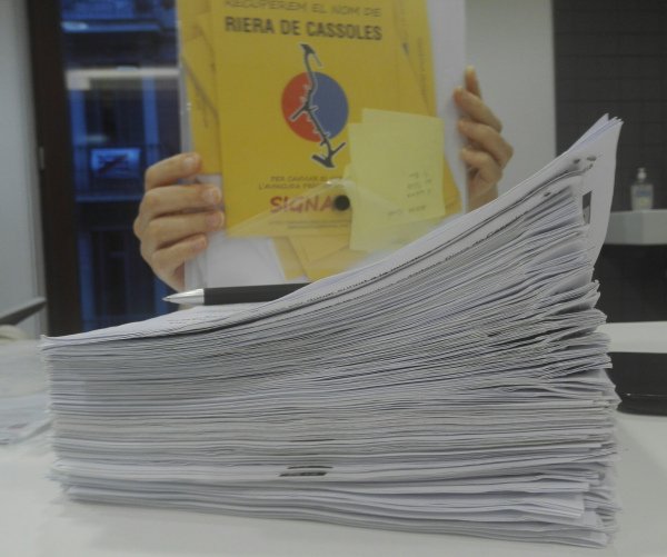 Recullen 5.356 signatures per dir adeu a l'avinguda Príncep d'Astúries