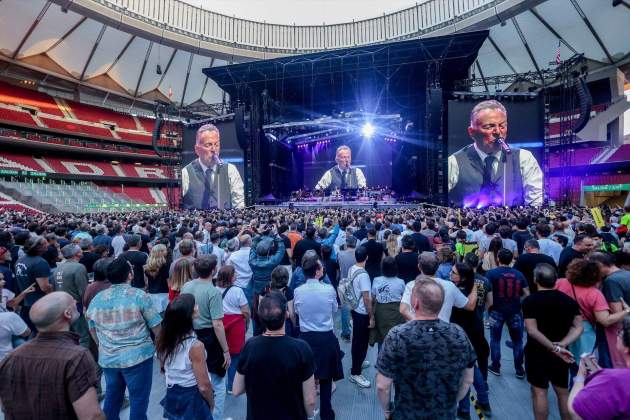 EuropaPress 6028892 decenas personas actuacion cantante bruce springsteen estadio civitas EuropaPress 6028892 decenas personas actuacion cantante bruce springsteen estadio civitas