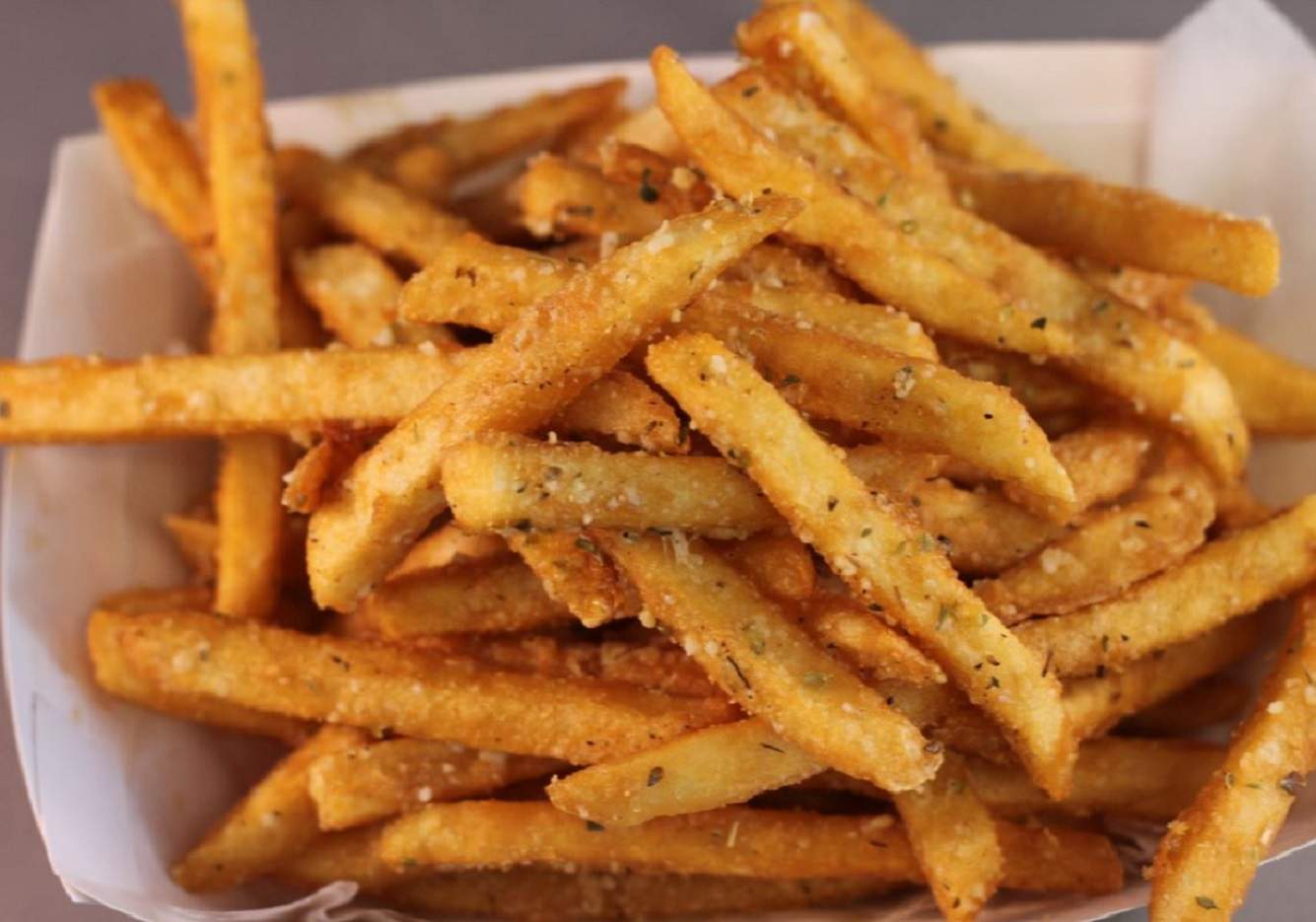 Hi ha alguna manera de fer patates fregides sense oli?