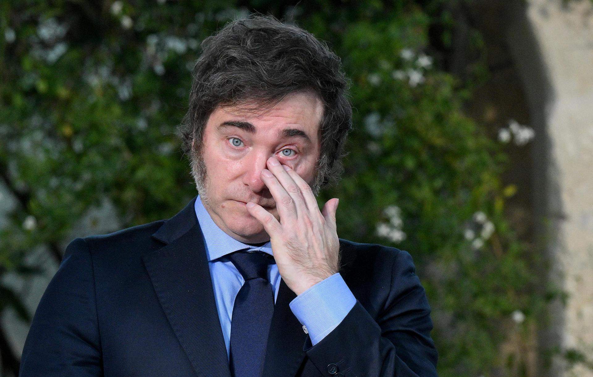 Milei insisteix a desbarrar contra el "covard" Sánchez i l'equipara amb Maduro