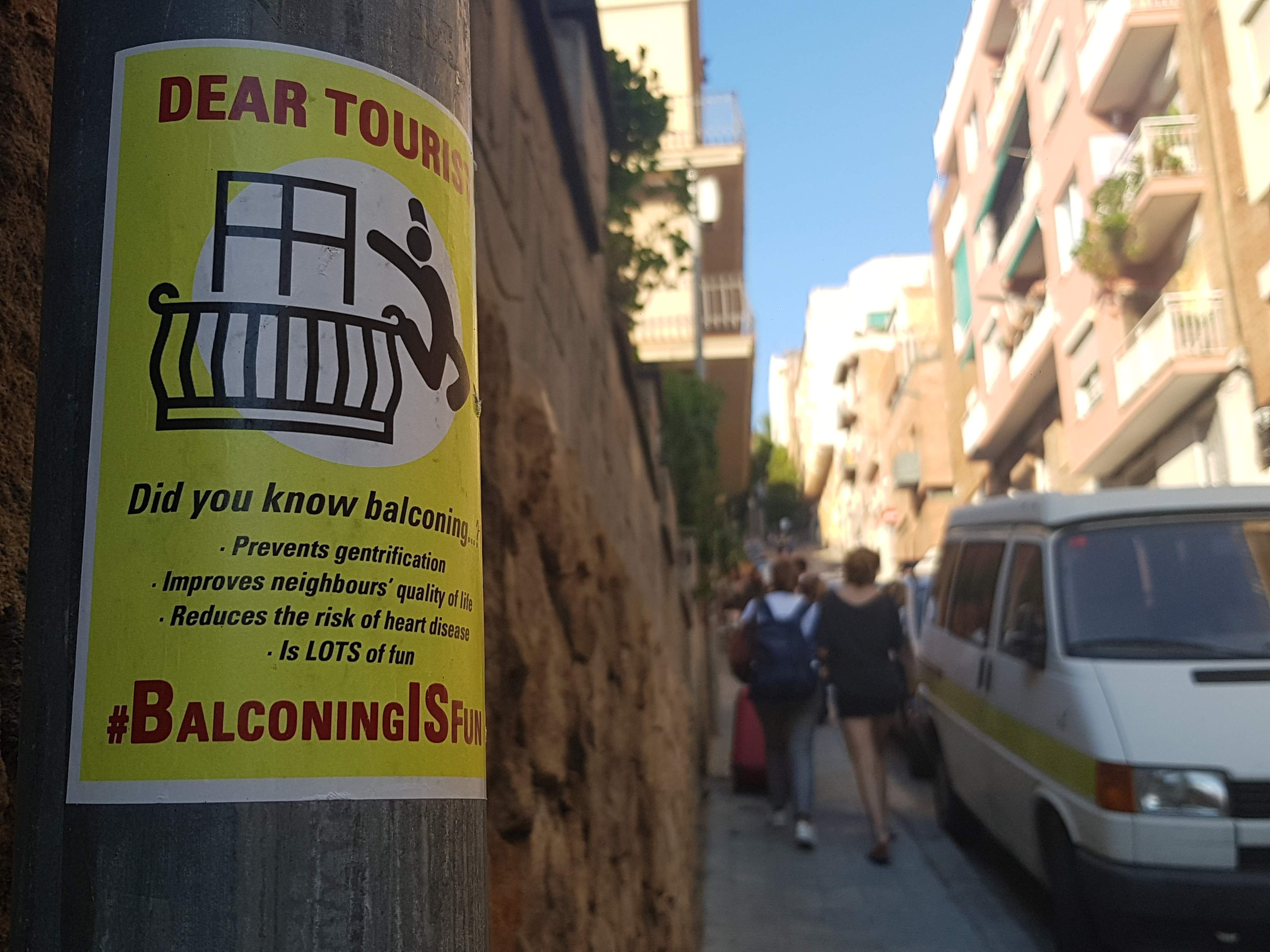 La premsa britànica s'ofèn per l'humor negre amb el 'balconing': "Com si fos culpa nostra"
