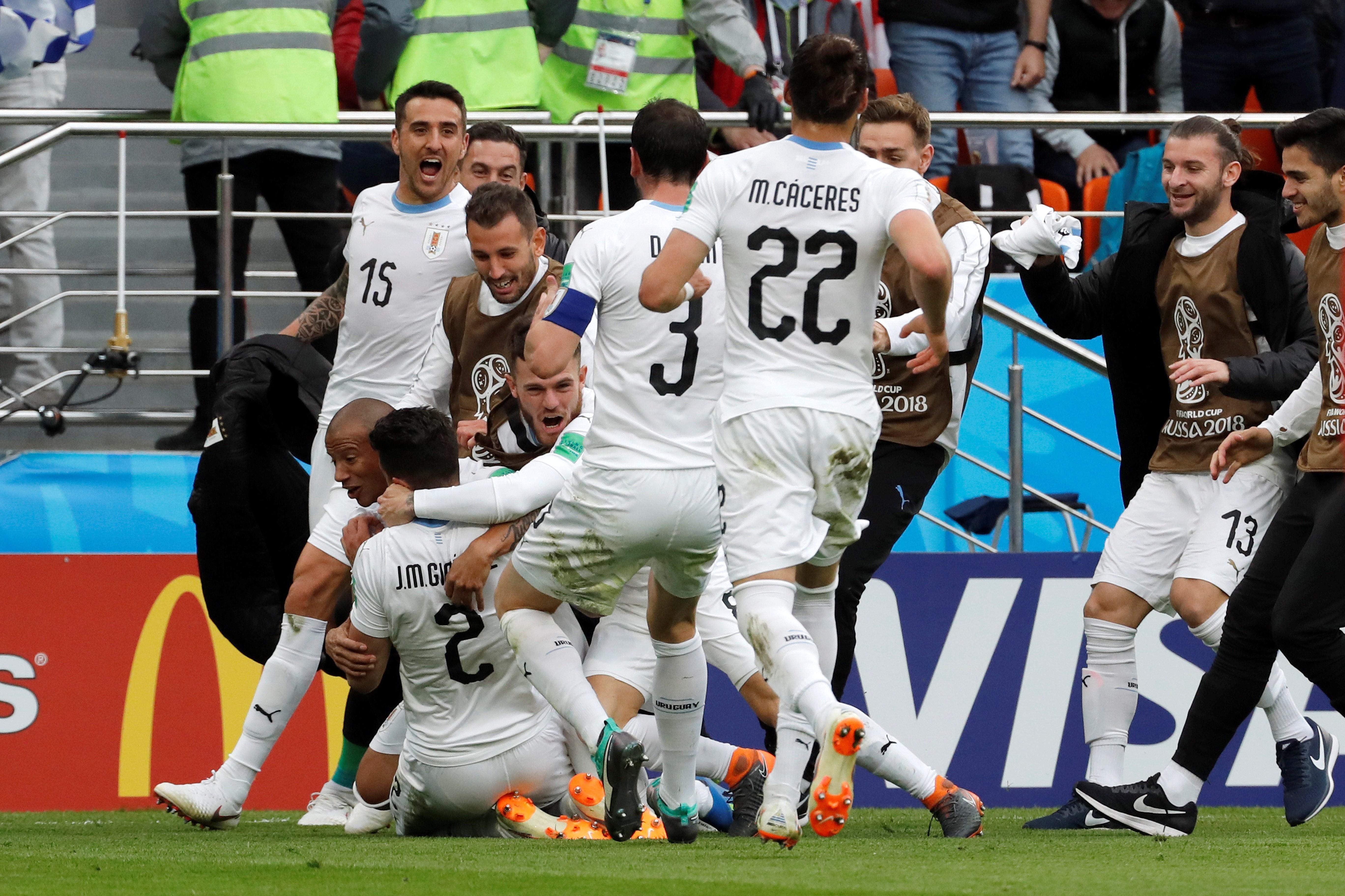Giménez salva l'Uruguai en l'últim minut (0-1)