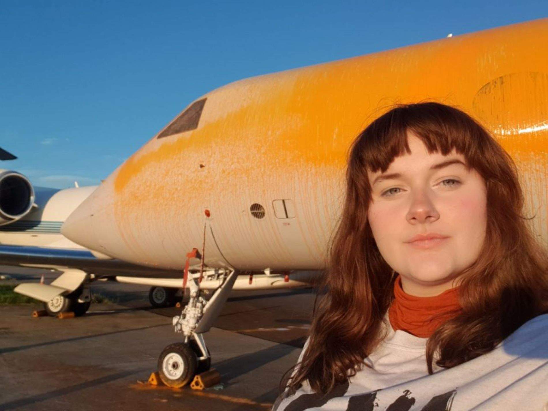 Activistas climáticas asaltan un aeropuerto de Londres después de la llegada de Taylor Swift