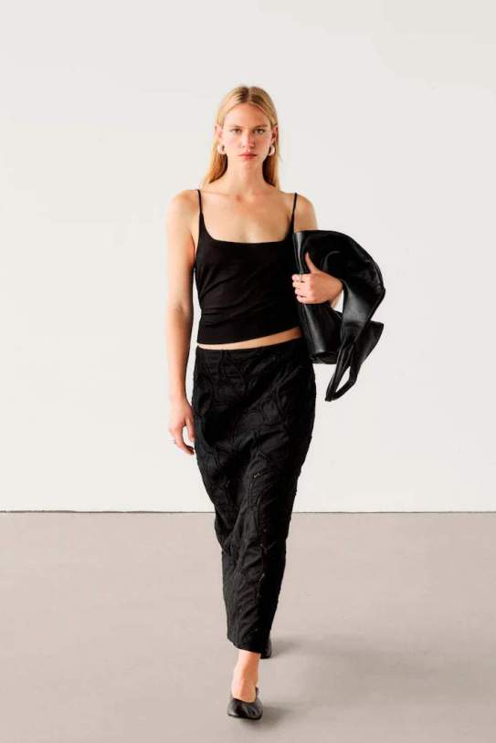 Falda midi recta detalle bordado1