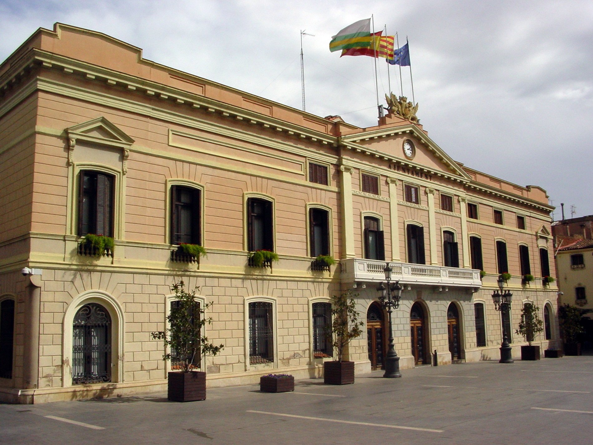 Los CDR ocupan los ayuntamientos de Sabadell, Ripollet y Cerdanyola