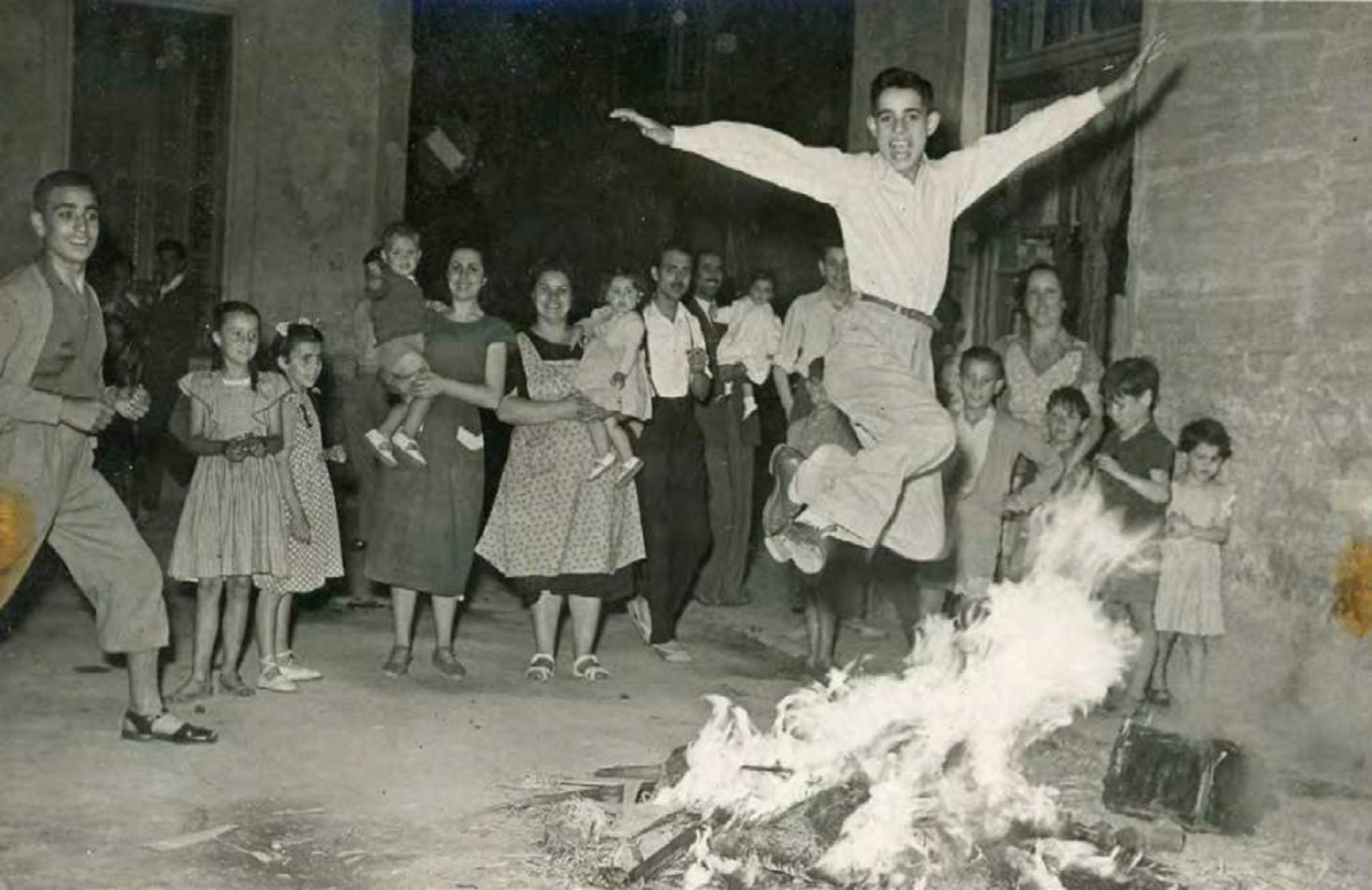 ¿Por qué los catalanes hacemos fallas y hogueras por Sant Joan?