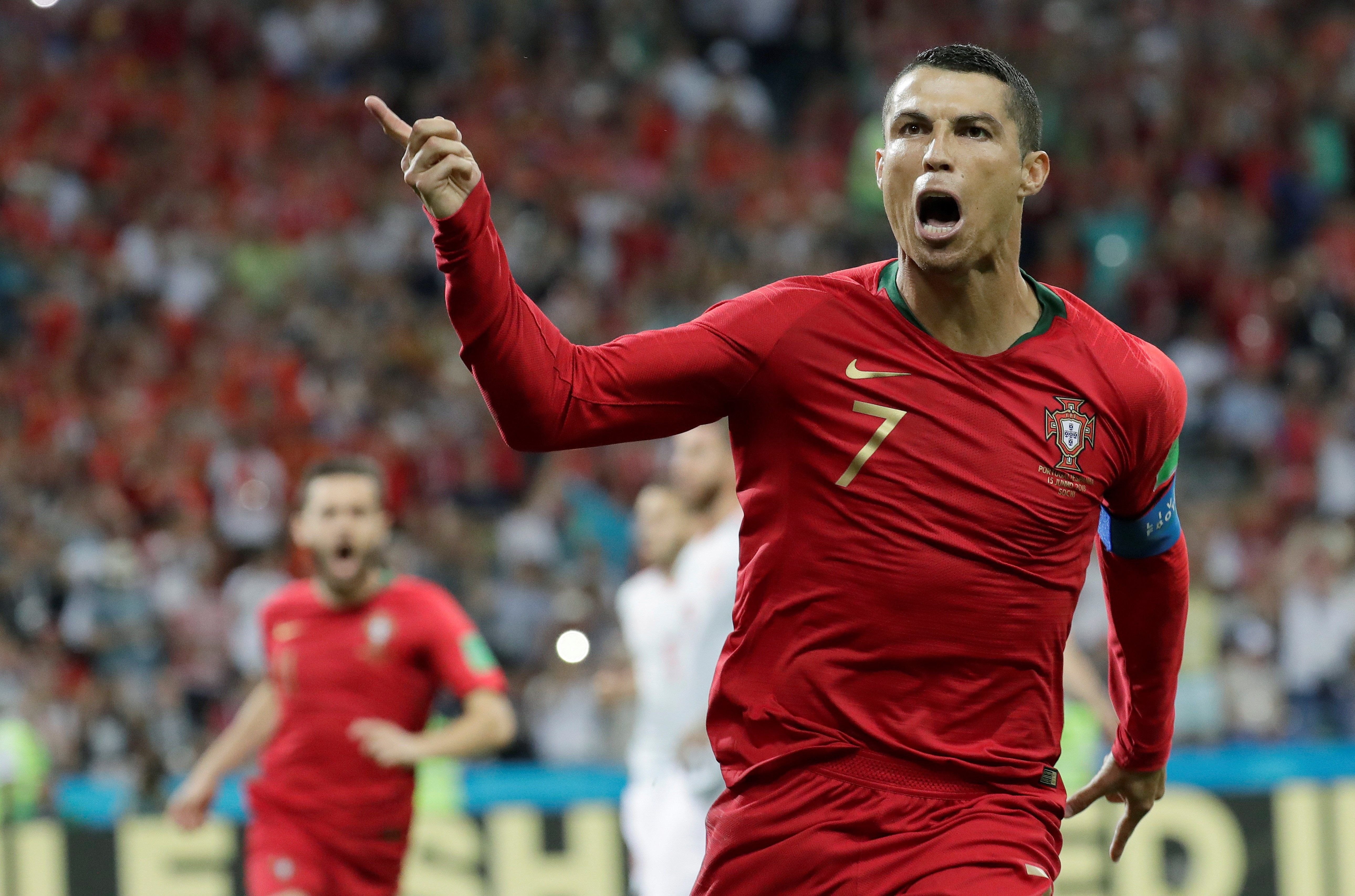 Tres goles de Ronaldo evitan la victoria de España
