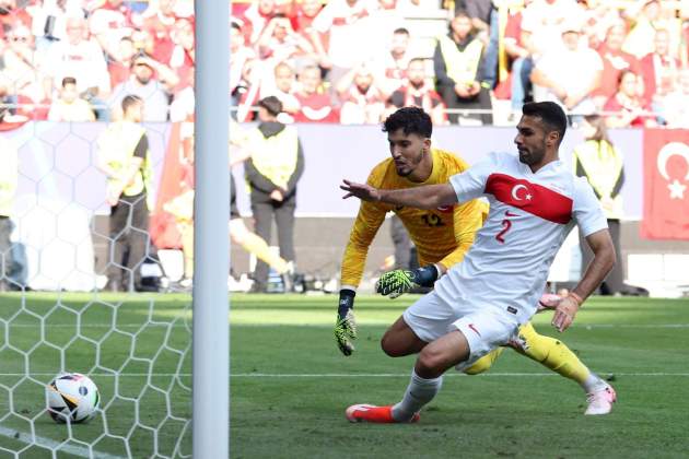 Turquia Portugal Autogol / Foto: EFE Turquia Portugal Autogol / Foto: EFE