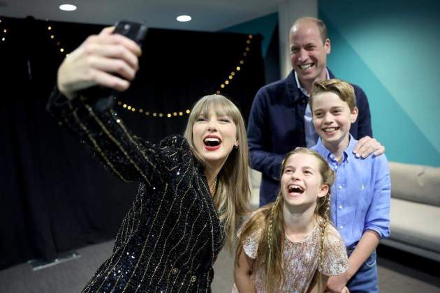Taylor Swift selfie con el principe guillermo Taylor Swift selfie con el principe guillermo
