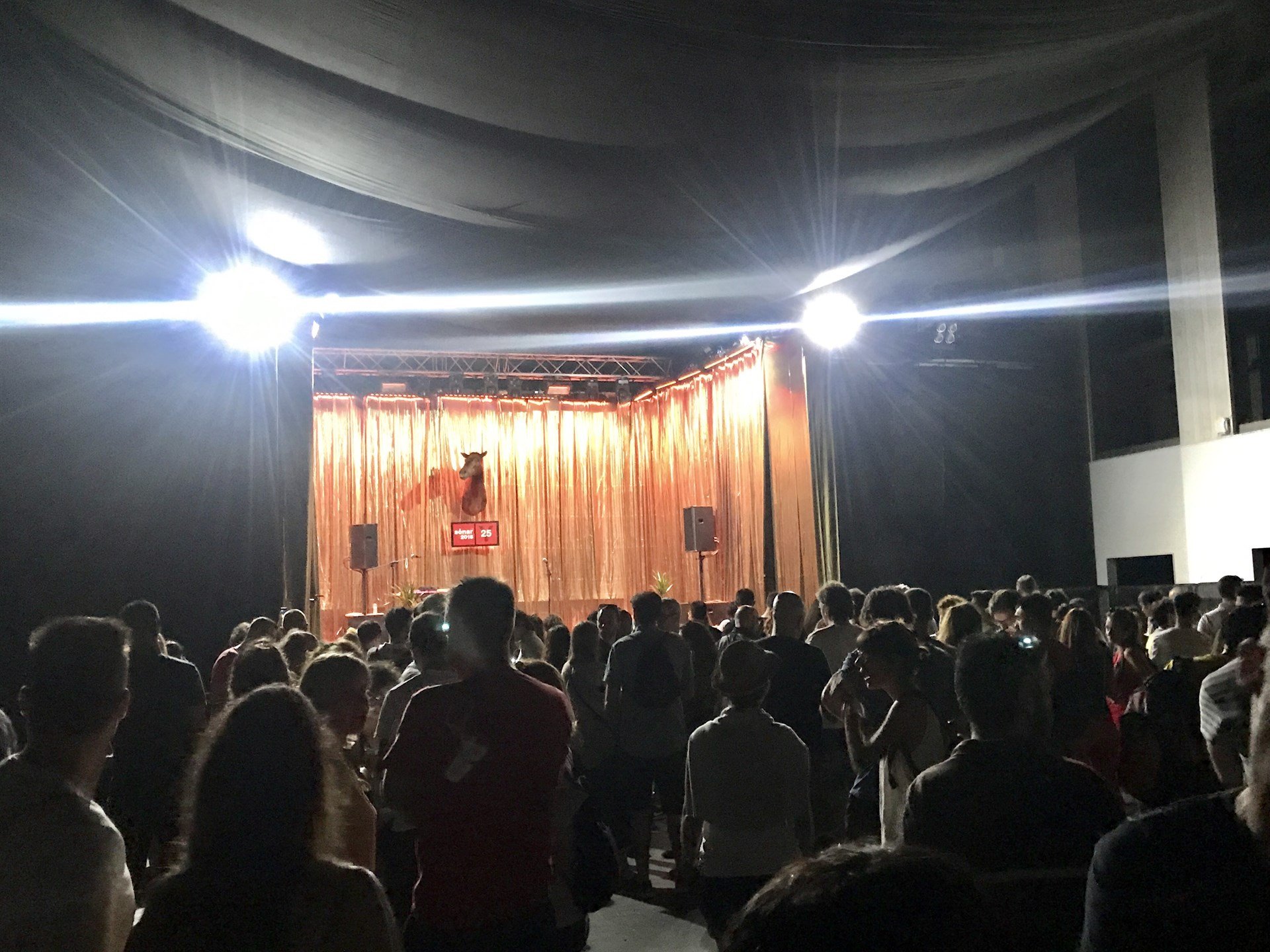 Concentración espontánea por Valtonyc en el Festival Sónar