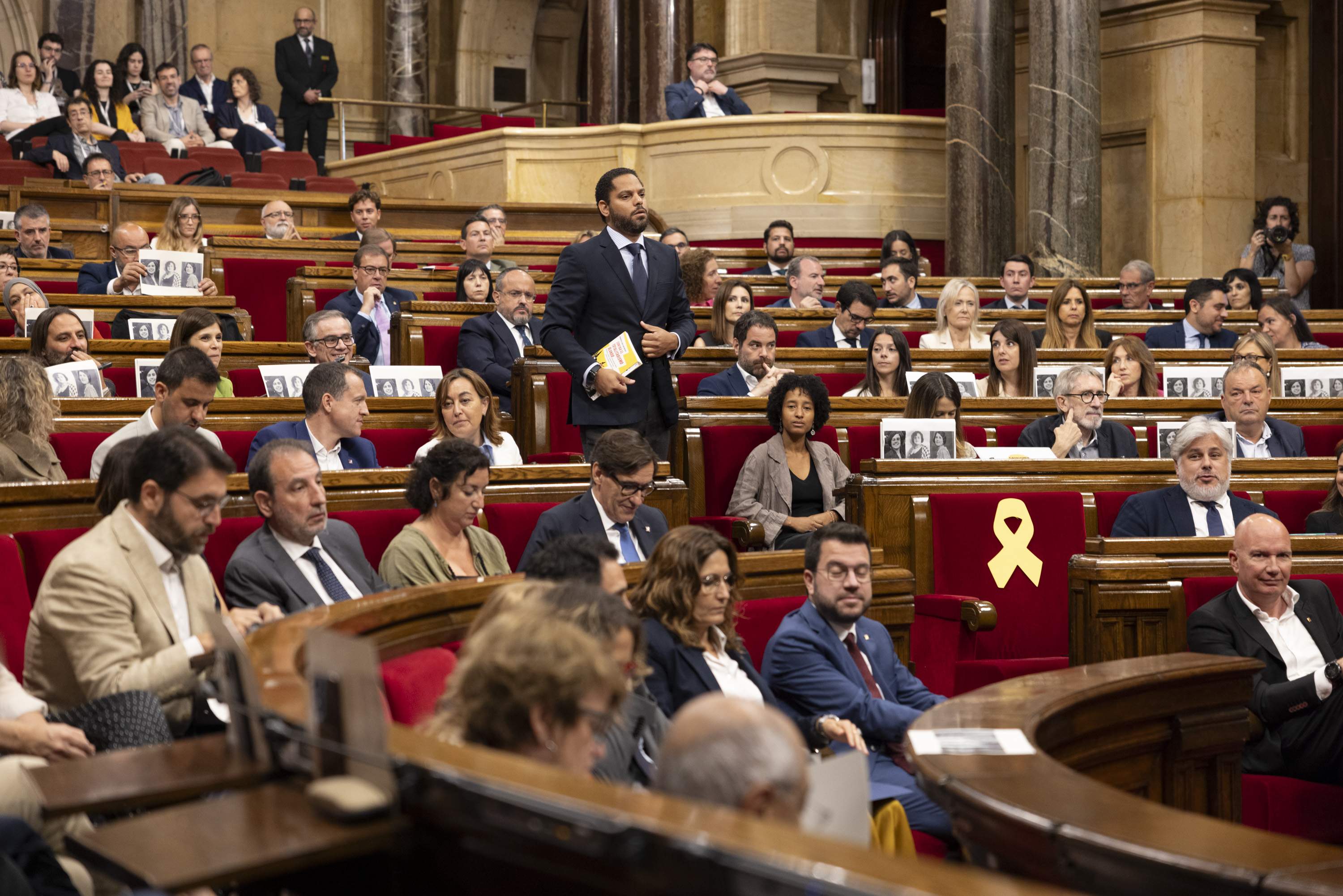 El Govern afirma que la crida d'Illa al debat sobre educació és a tots els grups parlamentaris, també Vox i AC