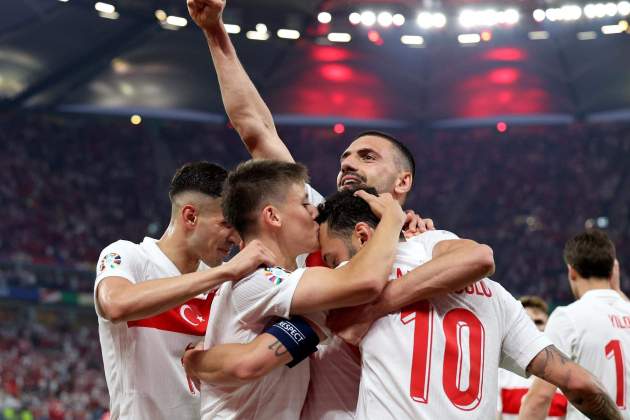 Calhanoglu Demiral Arda Güler gol Turquia / Foto: EFE Calhanoglu Demiral Arda Güler gol Turquia / Foto: EFE