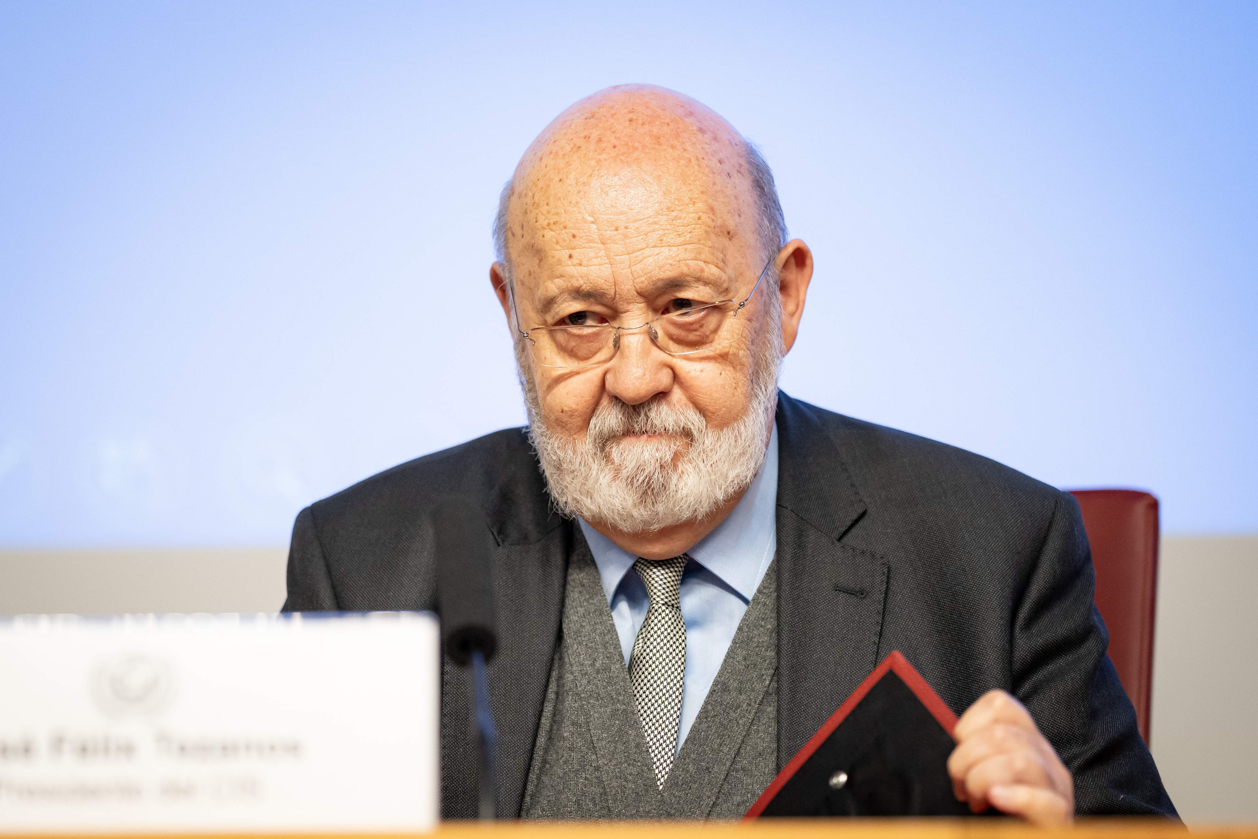 La JEC multa Tezanos amb 3.000 euros per l'enquesta del CIS pels cinc dies de reflexió de Sánchez