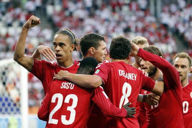 Piña Dinamarca Perú Mundial Rússia EFE