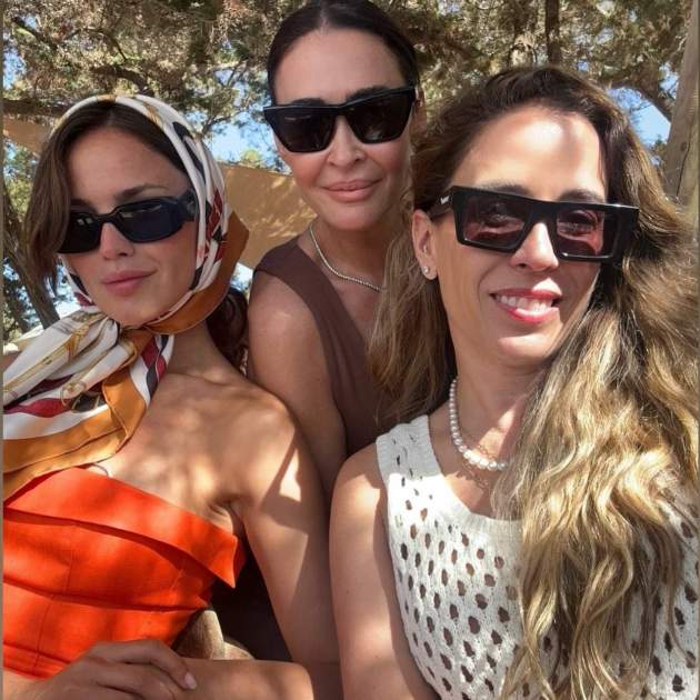 Viclky Eiza X Viclky Eiza X