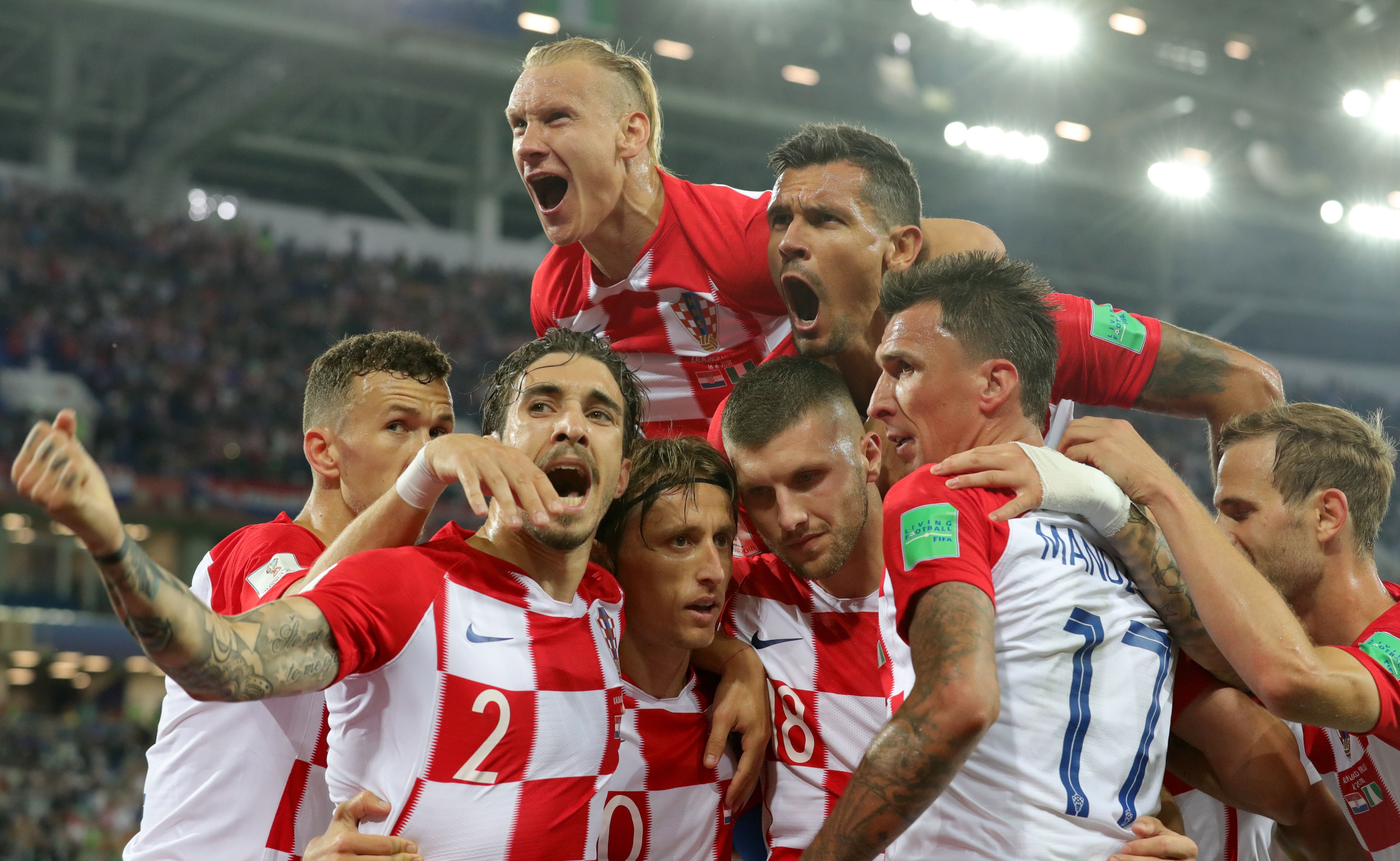 La Croàcia de Rakitic debuta amb solvència (2-0)